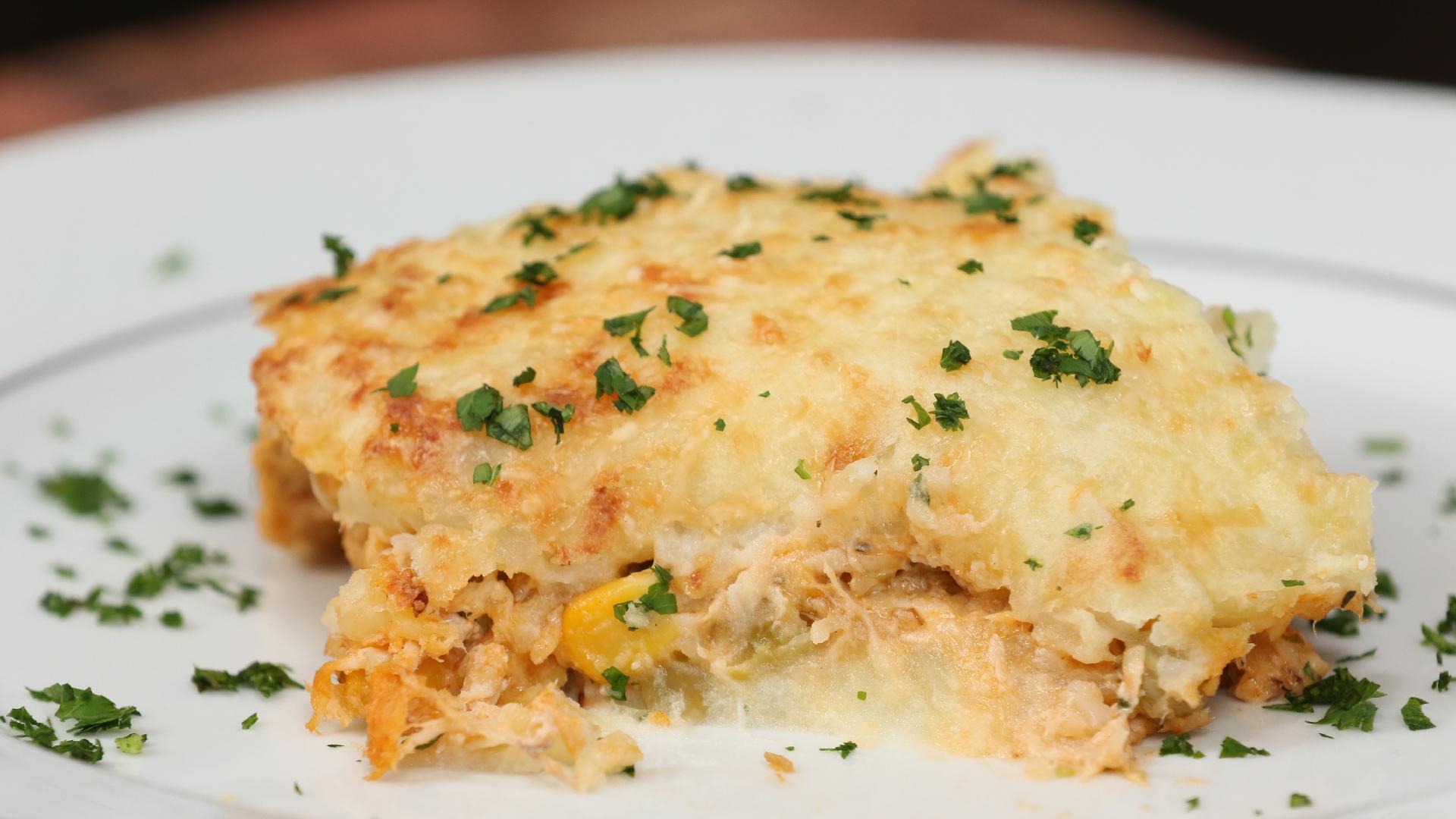 Ir para  <p>1 lata de milho verde escorrida;<br />
4 gemas;<br />
1 colher (sopa) de manteiga;<br />
Sal a gosto;<br />
50g de queijo parmes&atilde;o ralado;<br />
2 x&iacute;caras (ch&aacute;) de...